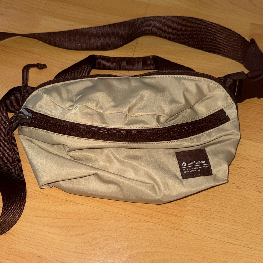 Lululemon All-day Essentials belt bag

Brown/Tan